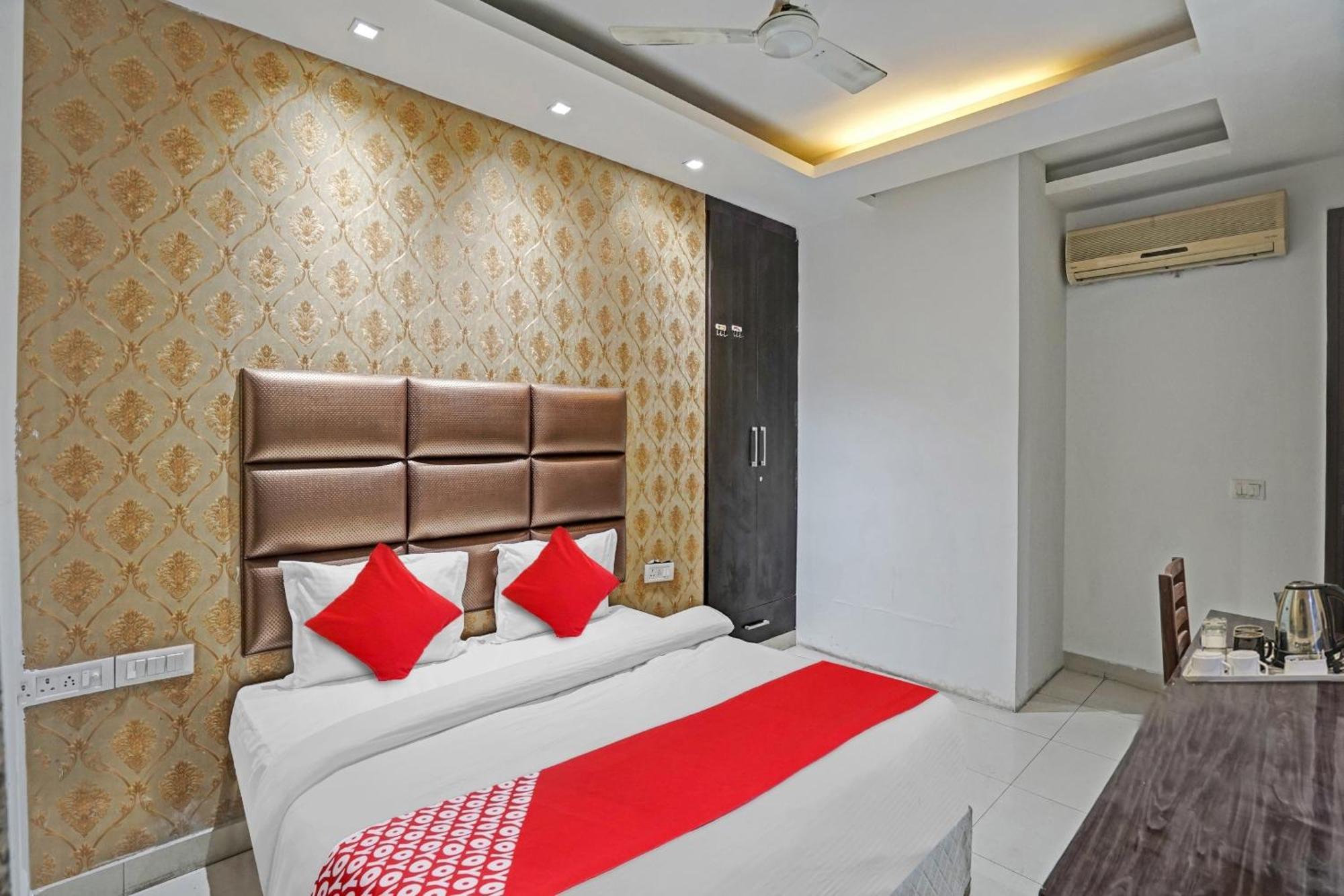 Hotel O South Galaxy New Delhi